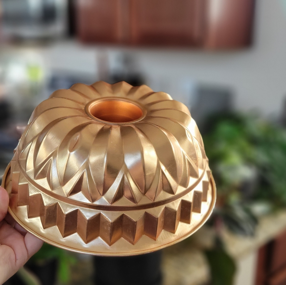 Large vintage copper bundt pan
